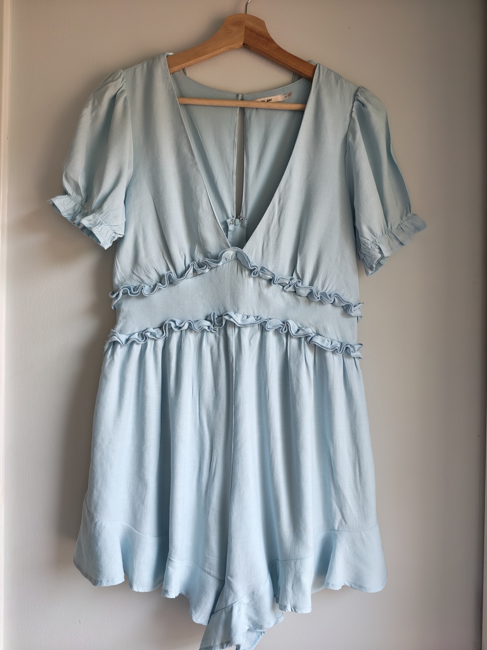 Francesca Mi Ami Light Blue Ruffled V-Neck Women’s Romper Shorts Size M - Picture 1 of 9